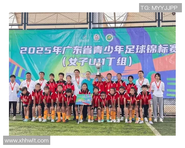 足球明星齐聚一堂展现风采共同书写绿茵传奇的精彩瞬间